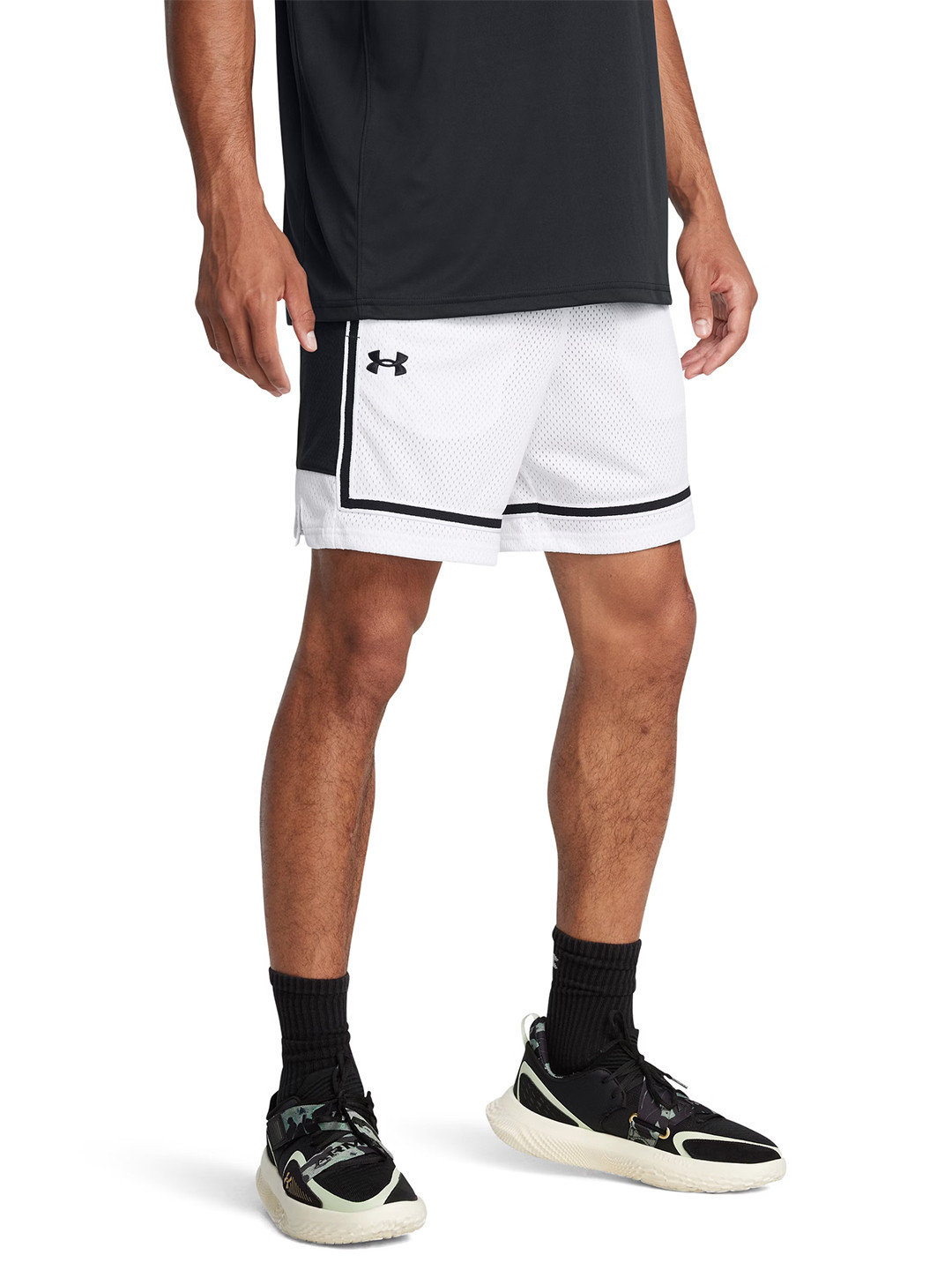 

UNDER ARMOUR Men UA Zone Pro 7" Mesh Striped Loose Fit Sports Shorts Technology, White