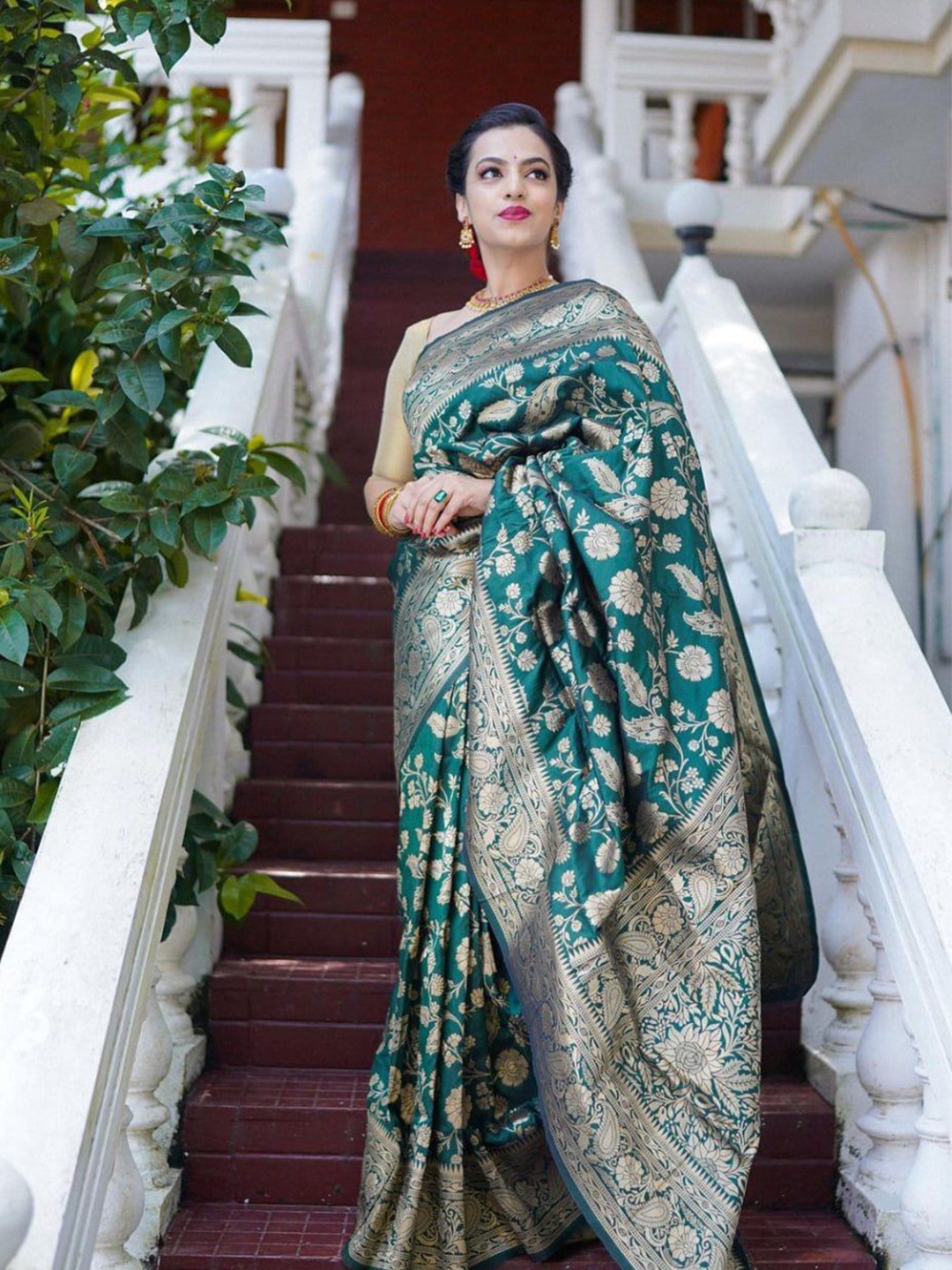 

Fashion Booms Woven Design Zari Pure Silk Banarasi Saree, Green