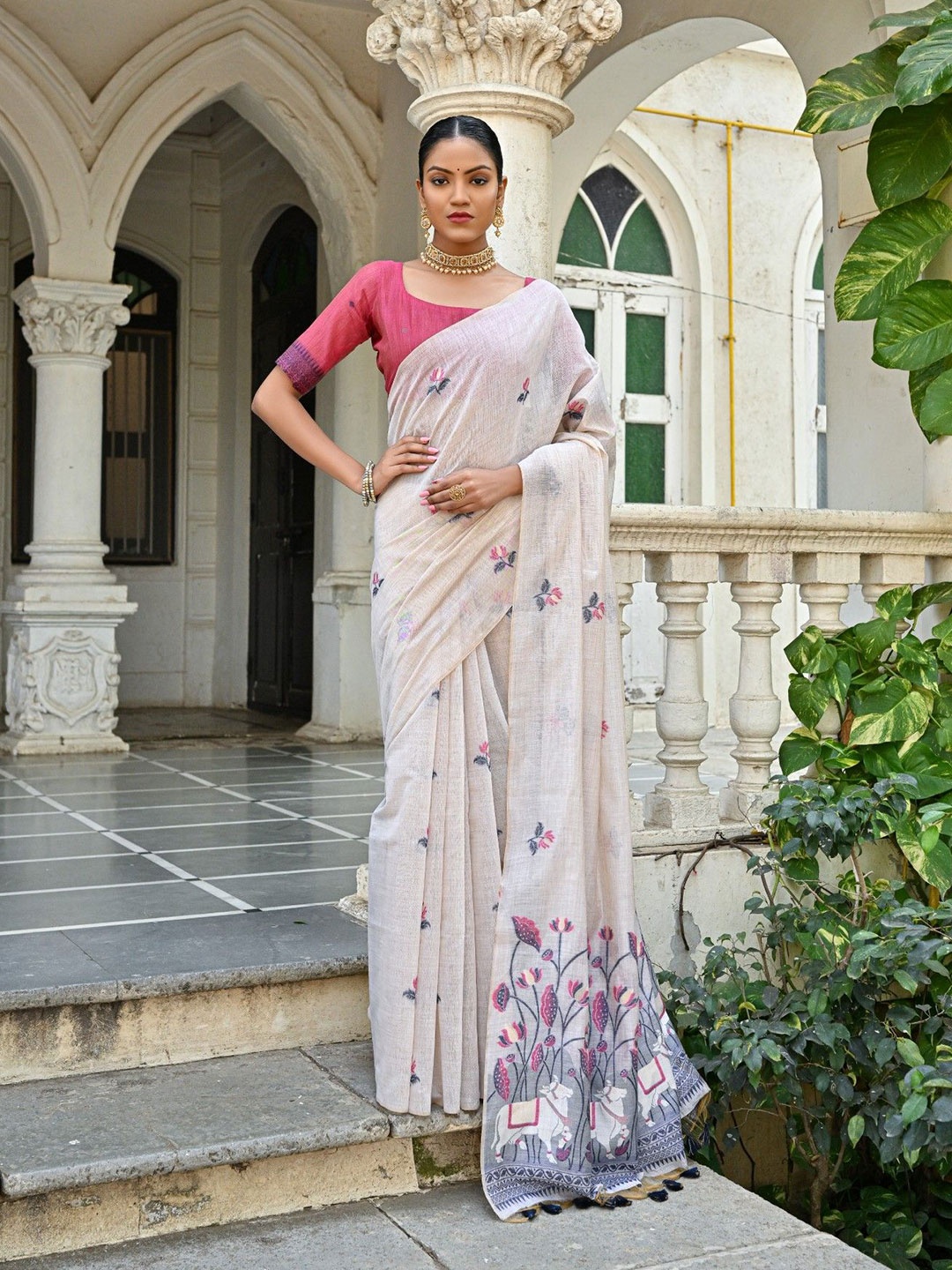 

Kandora Floral Woven Design Zari Pure Silk Muga Saree, Off white