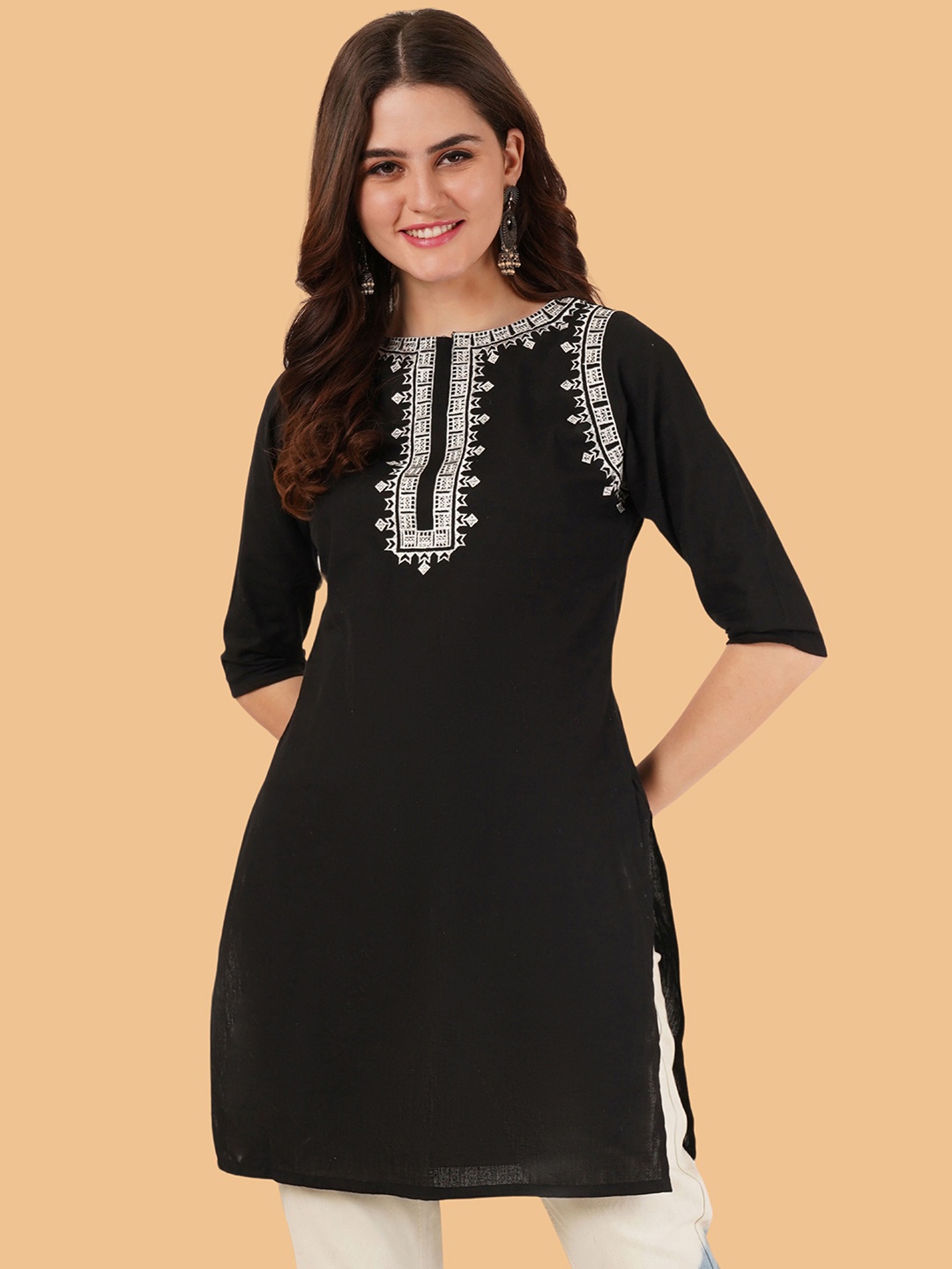 

Brownverse Floral Embroidered Regular Cotton Straight Kurta, Black