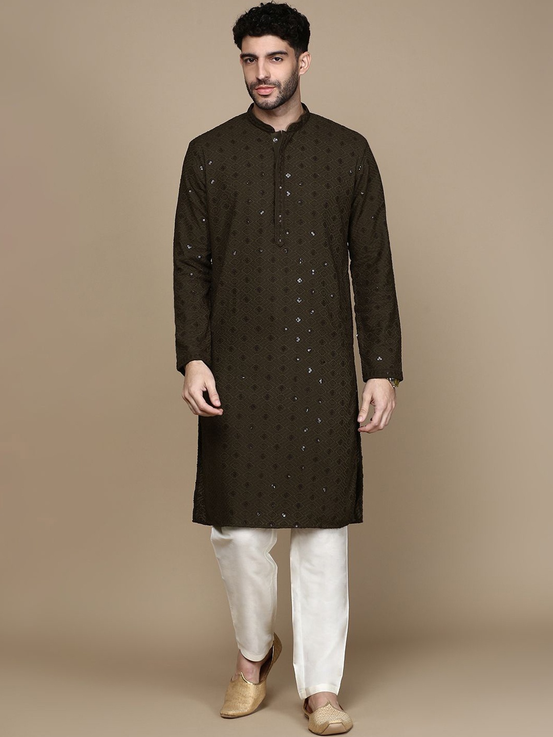 

Rishika Geometric Embroidered Mandarin Collar Long Sleeves Sequinned Straight Kurta, Olive