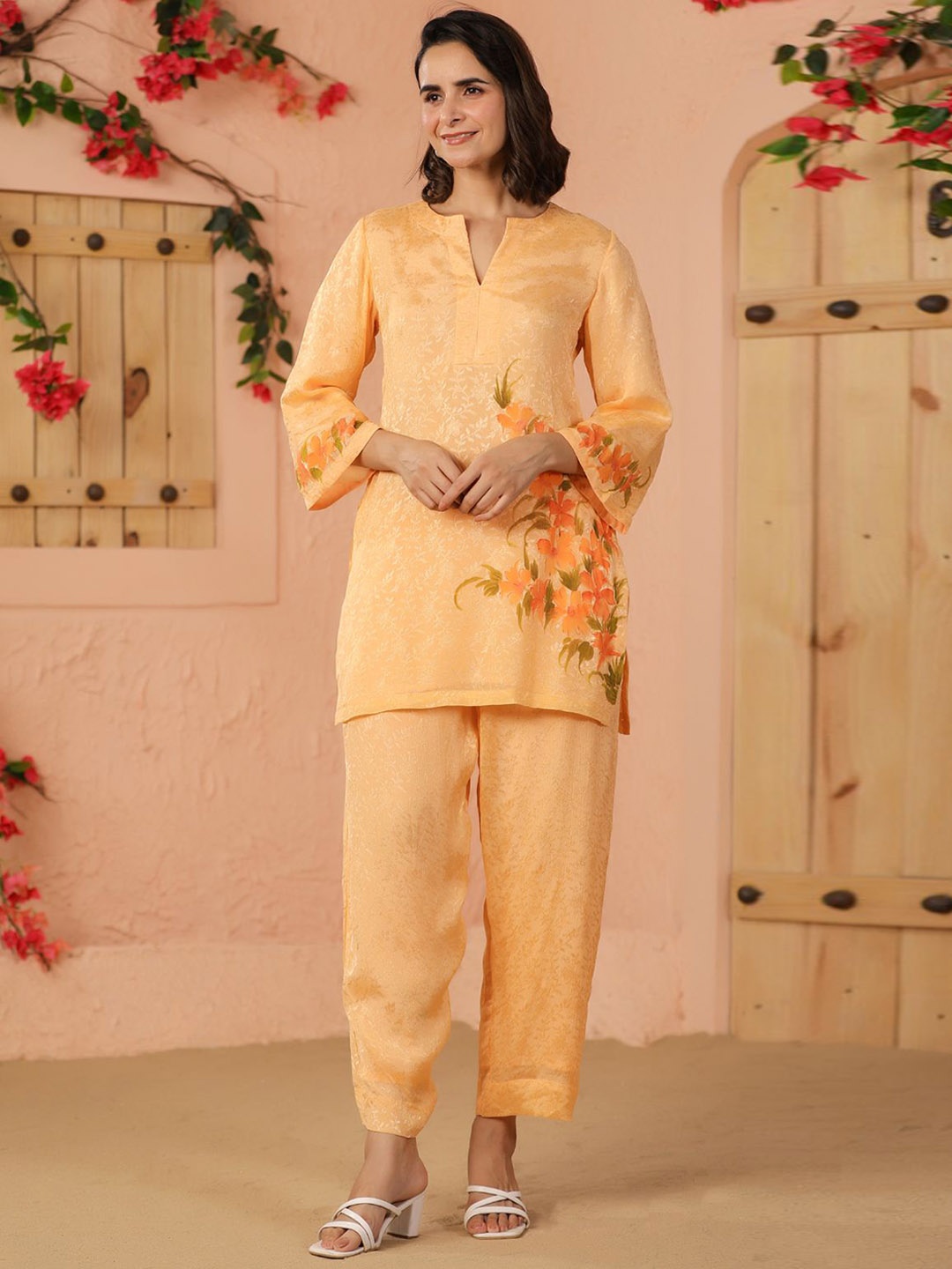 

Geroo Luxe Floral Printed Tunic With Trouser, Peach