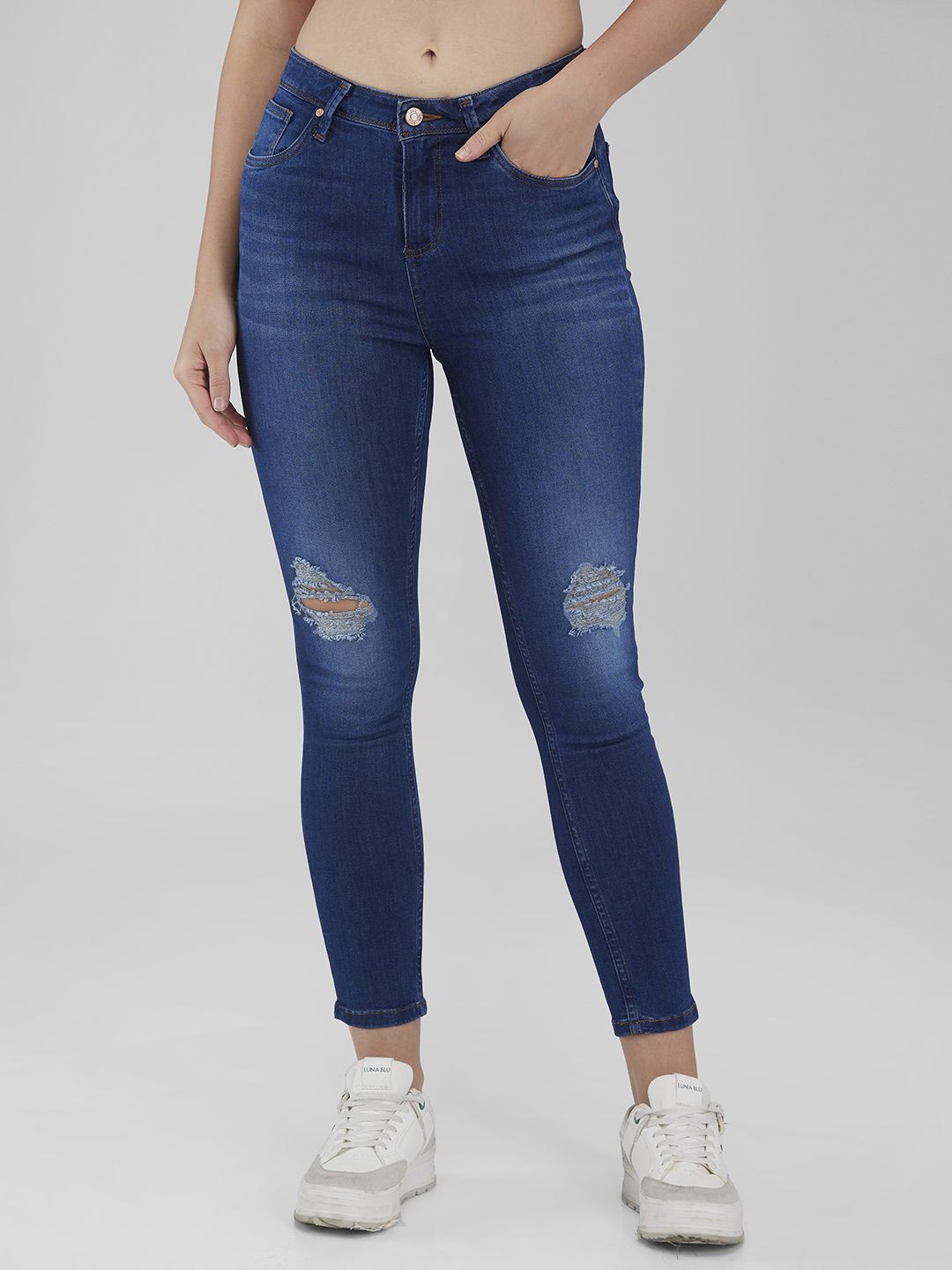

IZEL Women Skinny Fit Mildly Distressed Light Fade Stretchable Jeans, Blue
