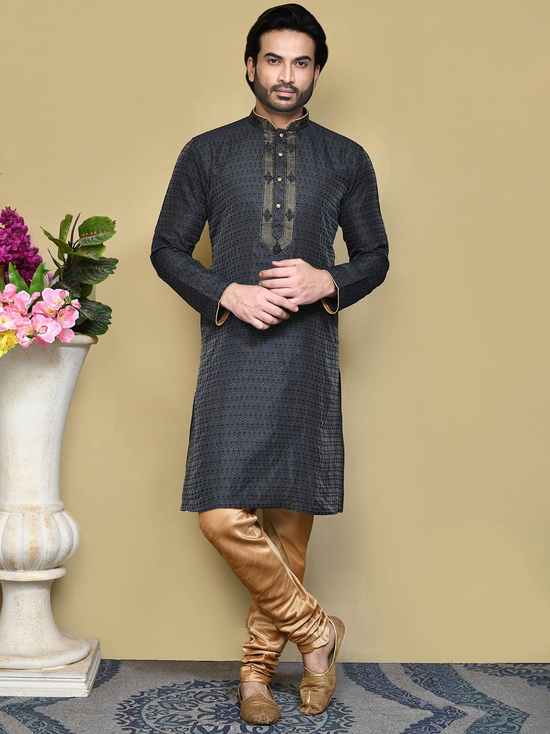 

RANAK Ethnic Motifs Printed Mandarin Collar Straight Kurta, Black