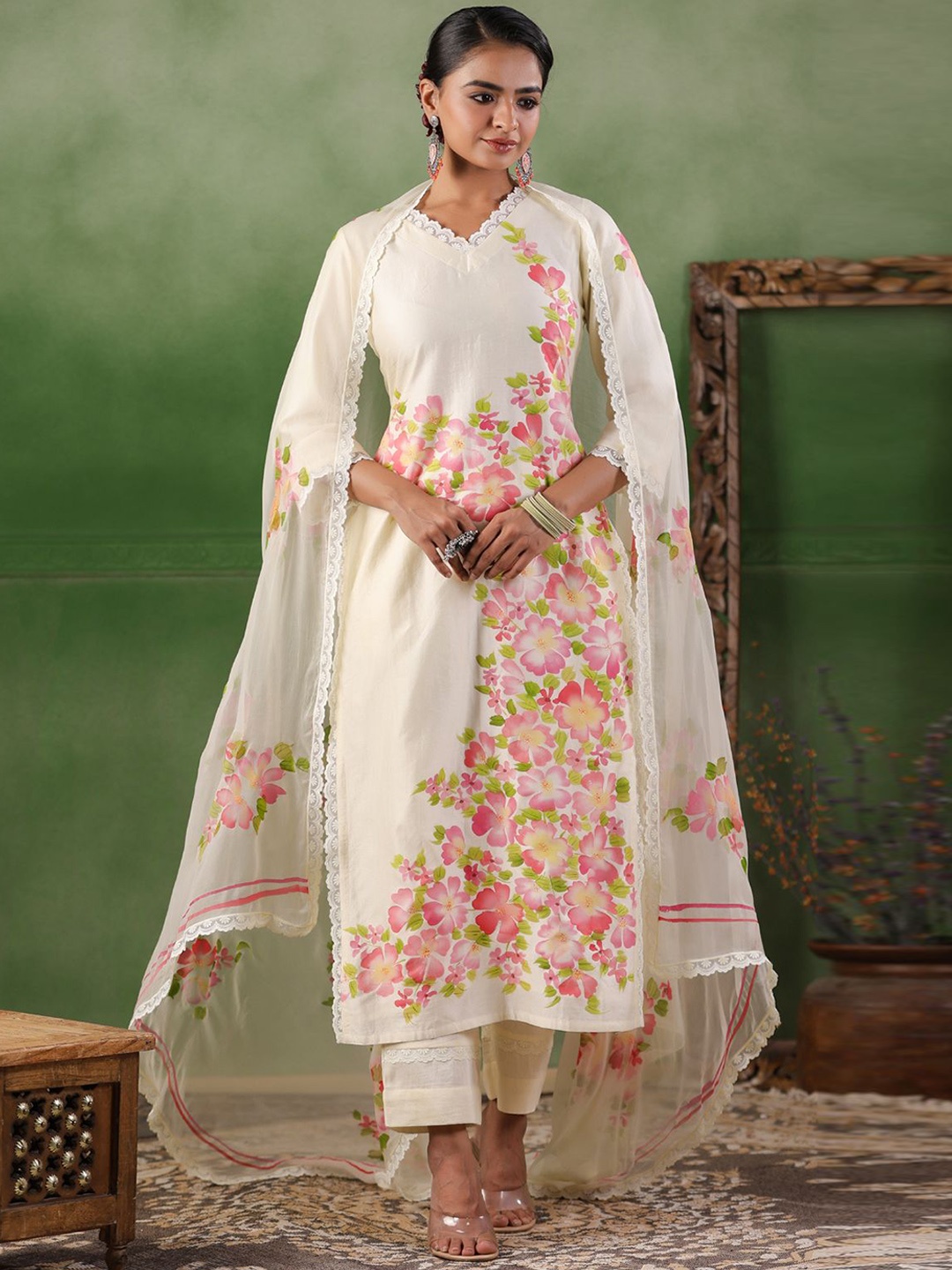 

Geroo Luxe Floral Printed Chanderi Cotton Straight Kurta With Trousers & Dupatta, White
