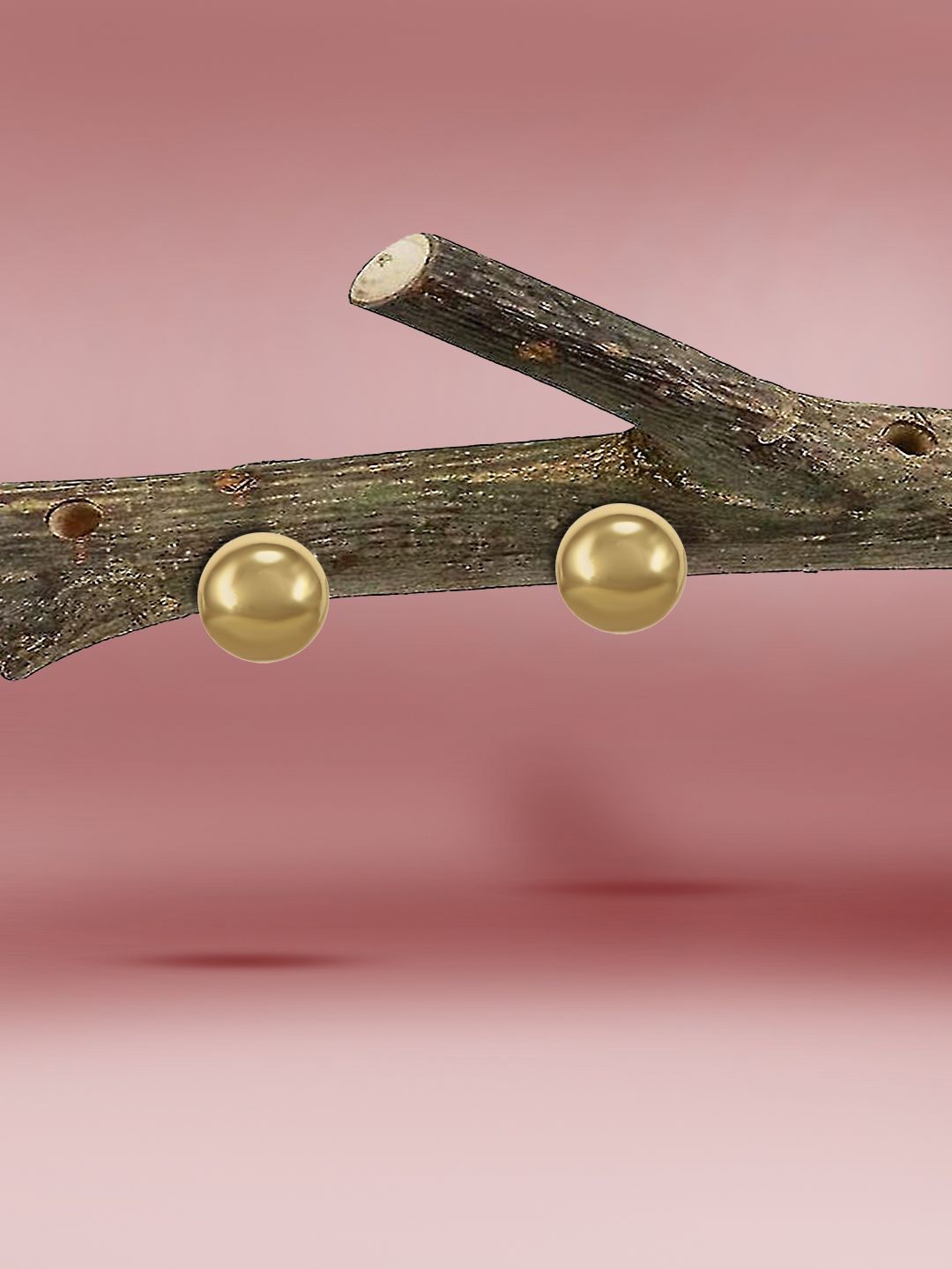 

Yinara Gold Plated Round Shaped Stud Earrings