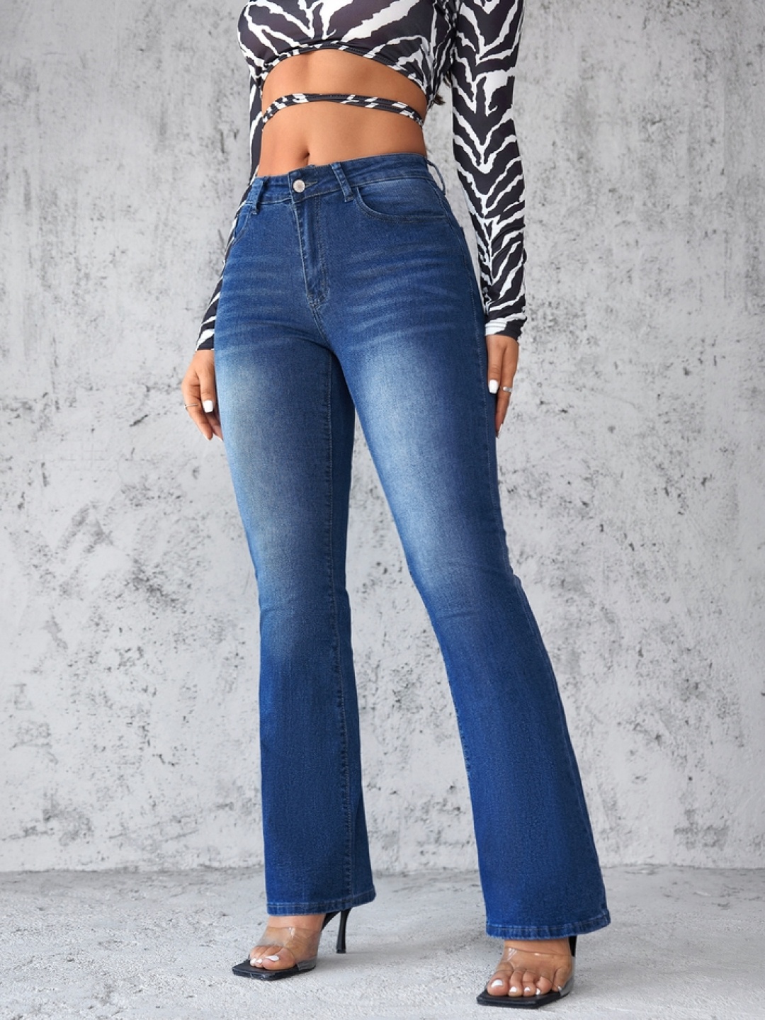 

LULU & SKY Women Bootcut Mid-Rise Heavy Fade Jeans, Blue
