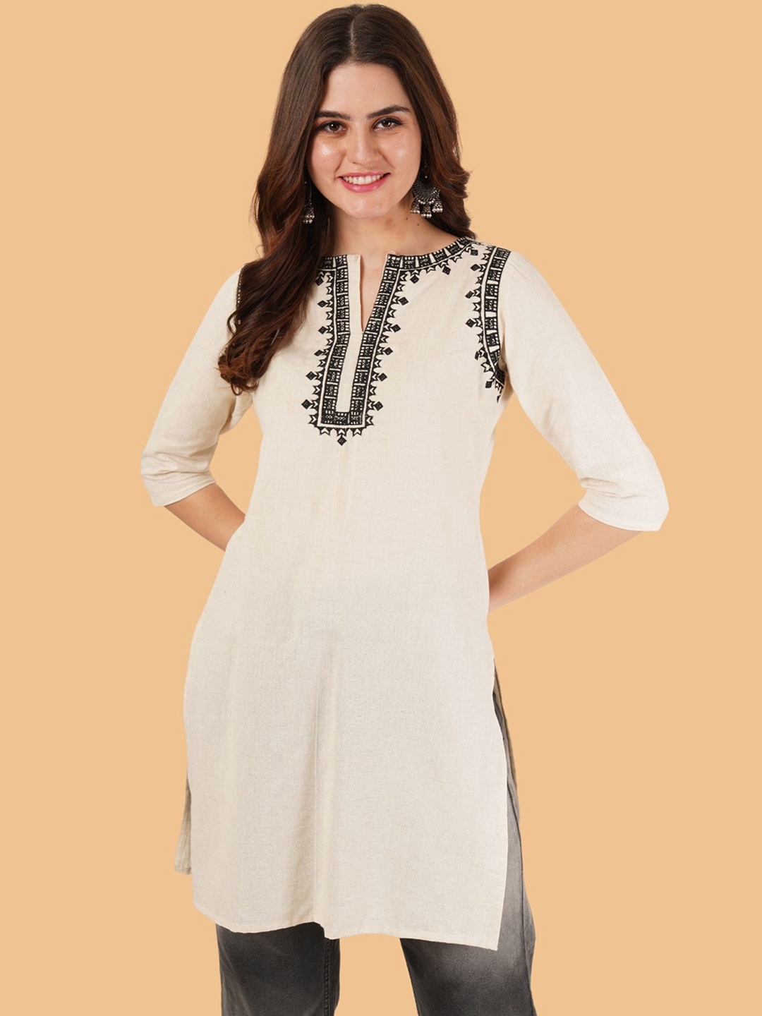 

Brownverse Floral Embroidered Regular Cotton Straight Kurta, Off white