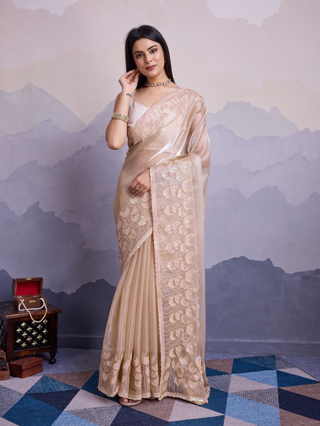 

VenderVilla Embroidered Sequinned Saree, Beige