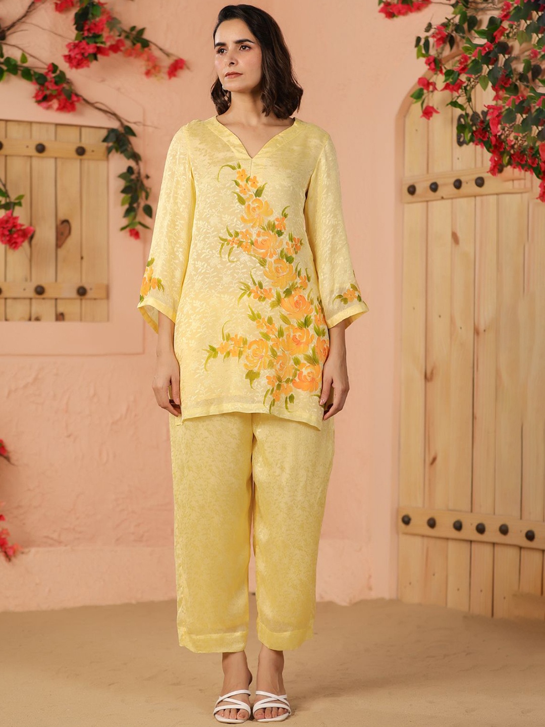 

Geroo Luxe Floral Printed V-Neck Tunic With Trousers, Yellow