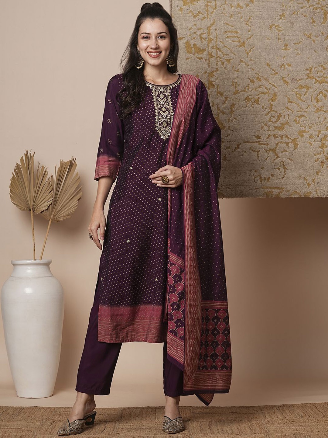 

FASHOR Bandhani Printed Gotta Patti Straight Kurta With Trousers & Dupatta, Burgundy