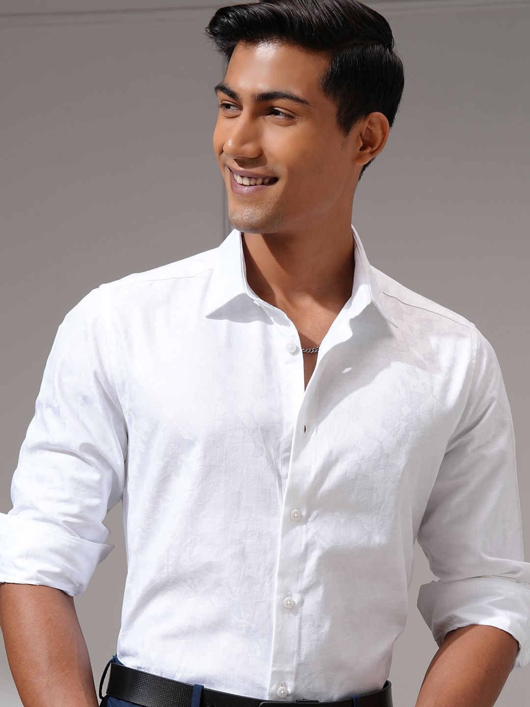 

LOCOMOTIVE Luxe Men White Jacquard Textured Occasion Slim Fit Shirt