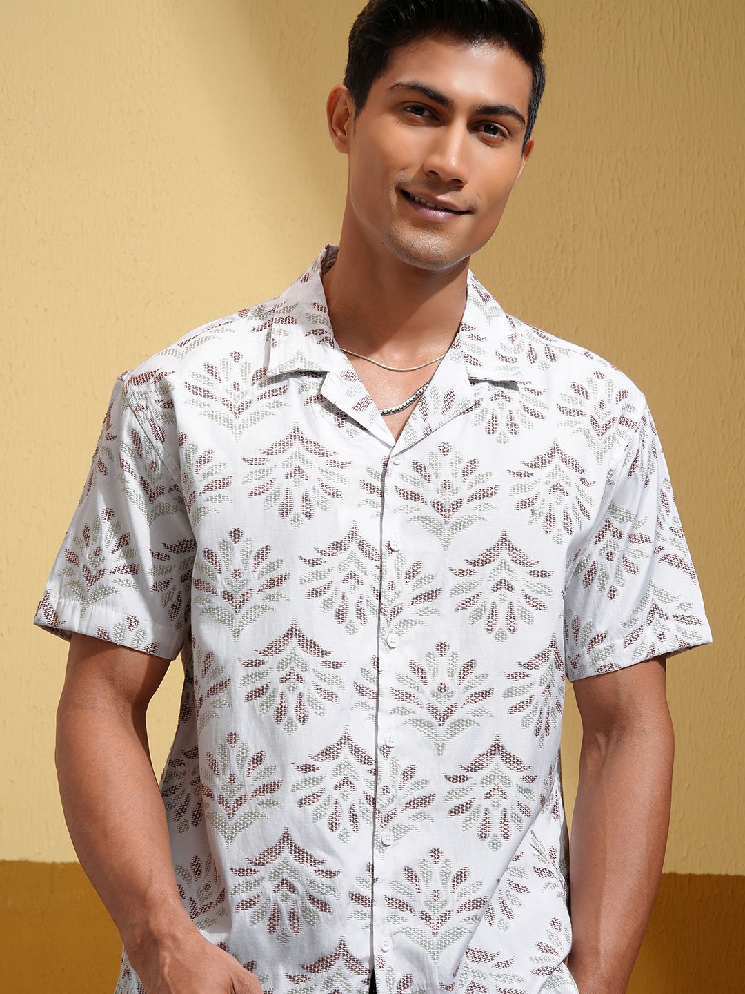 

LOCOMOTIVE Luxe Men Cut Jacquard Cuban Collar Relaxed Shirt, White