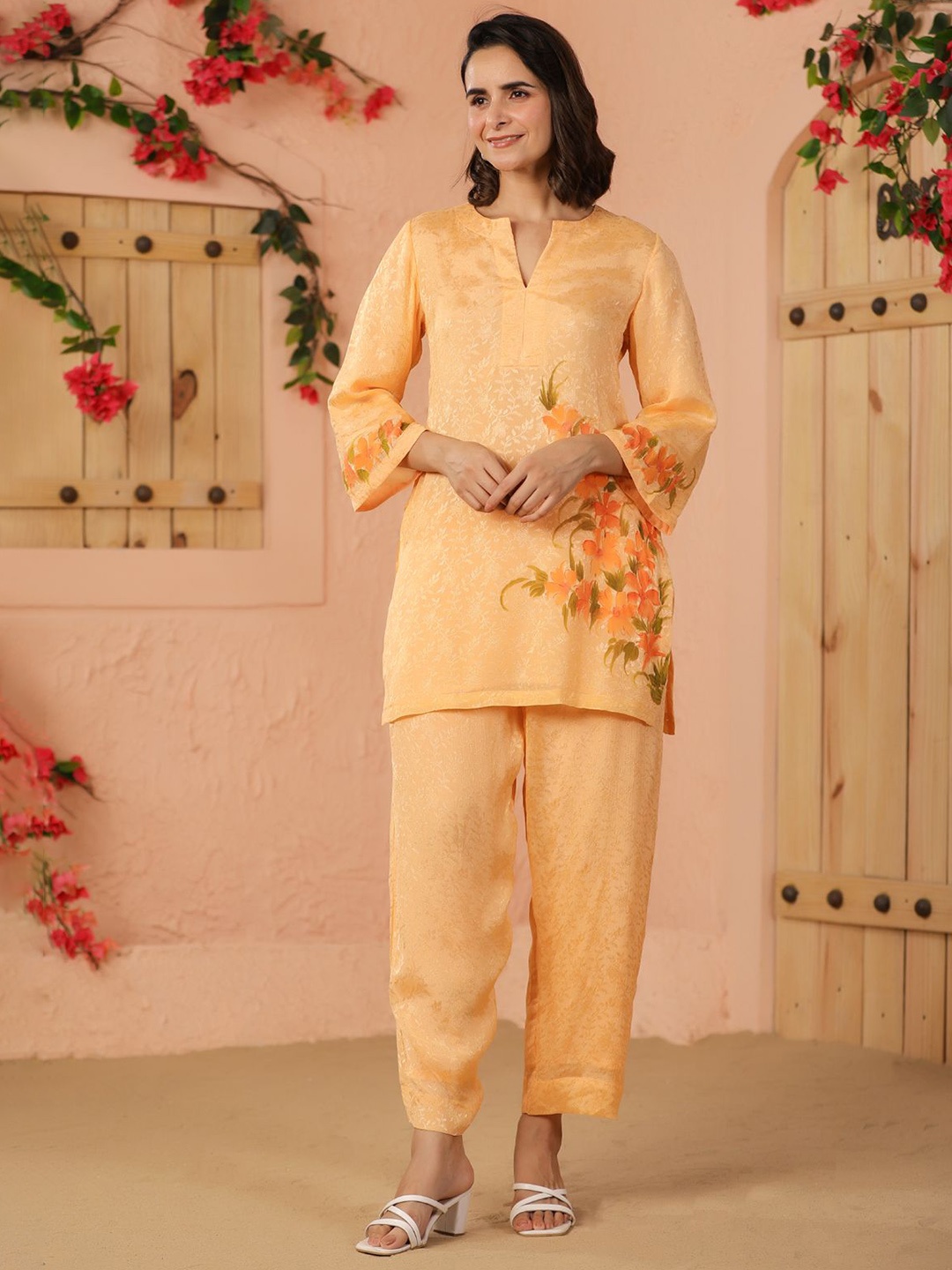 

Geroo Luxe Floral Printed Silk Crepe Straight Kurti With Trousers, Peach