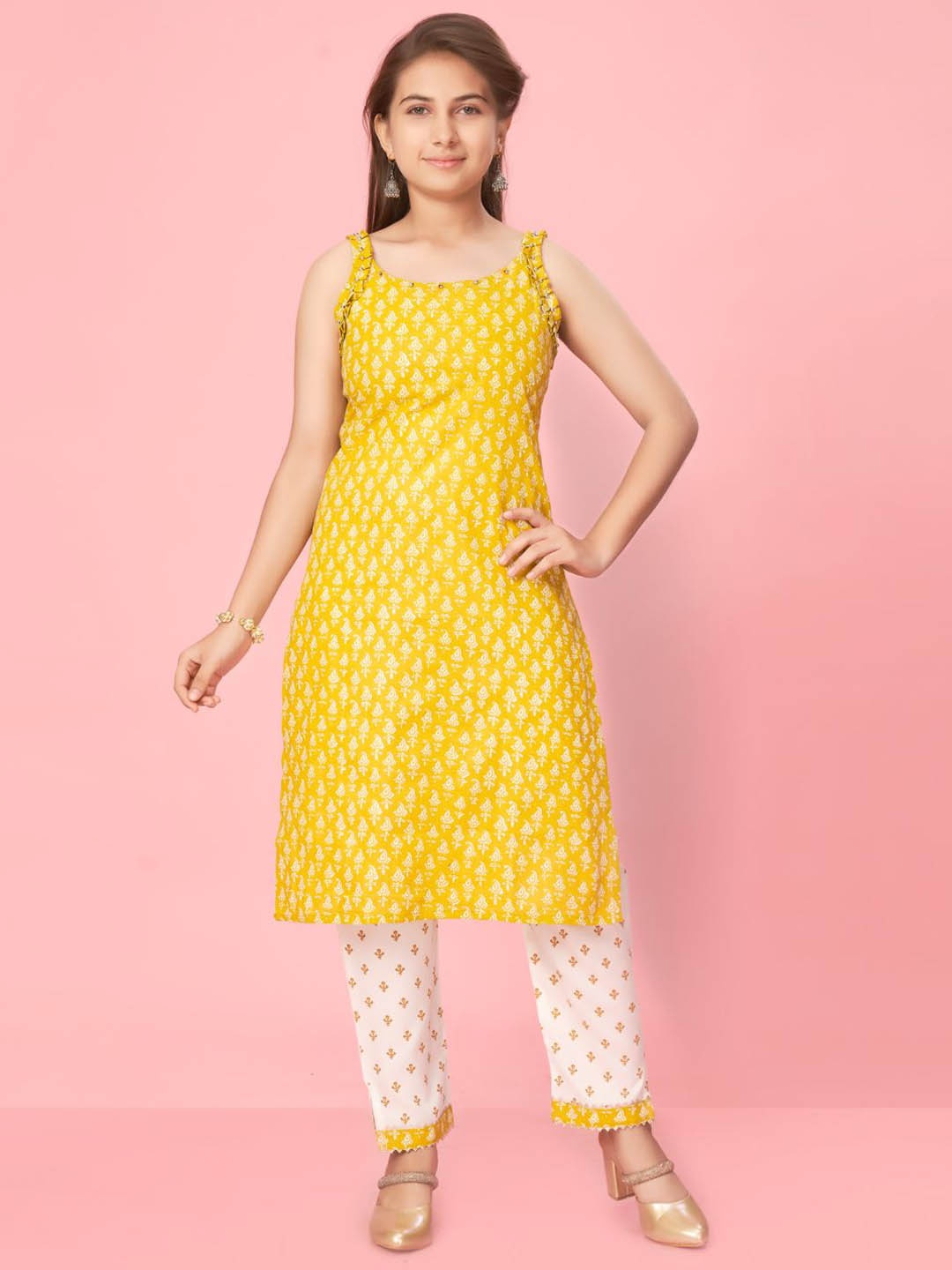 

Sangria Girls Floral Printed Pure Cotton Straight Kurta With Trousers, Yellow