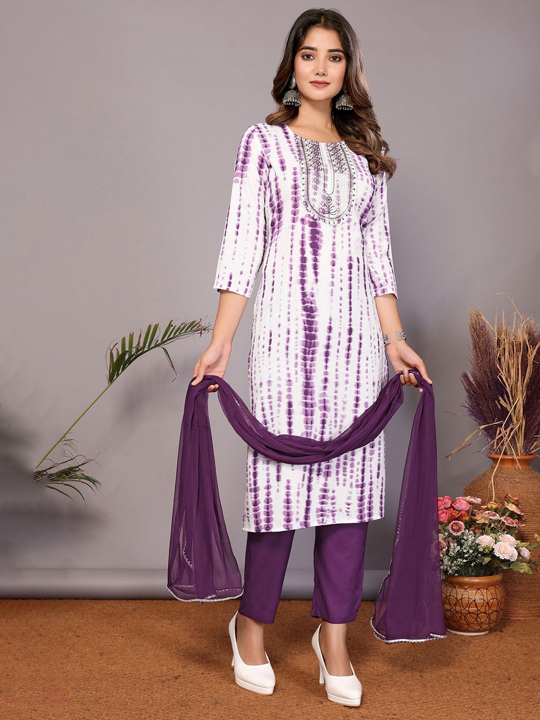 

Royal Export Geometric Printed Thread Work Kurta with Trouser & Dupatta, Purple
