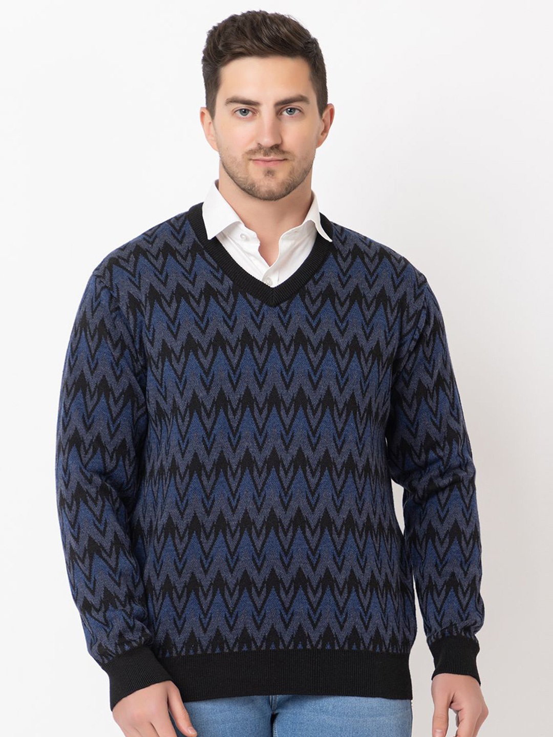 

BeriBlu Men Self Design V-Neck Pullover Sweaters, Navy blue