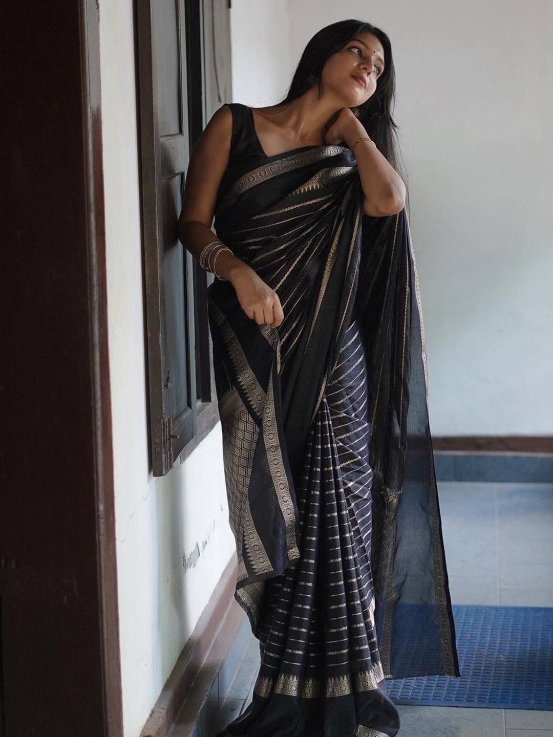 

Fashion Booms Woven Design Zari Pure Silk Banarasi Saree, Black