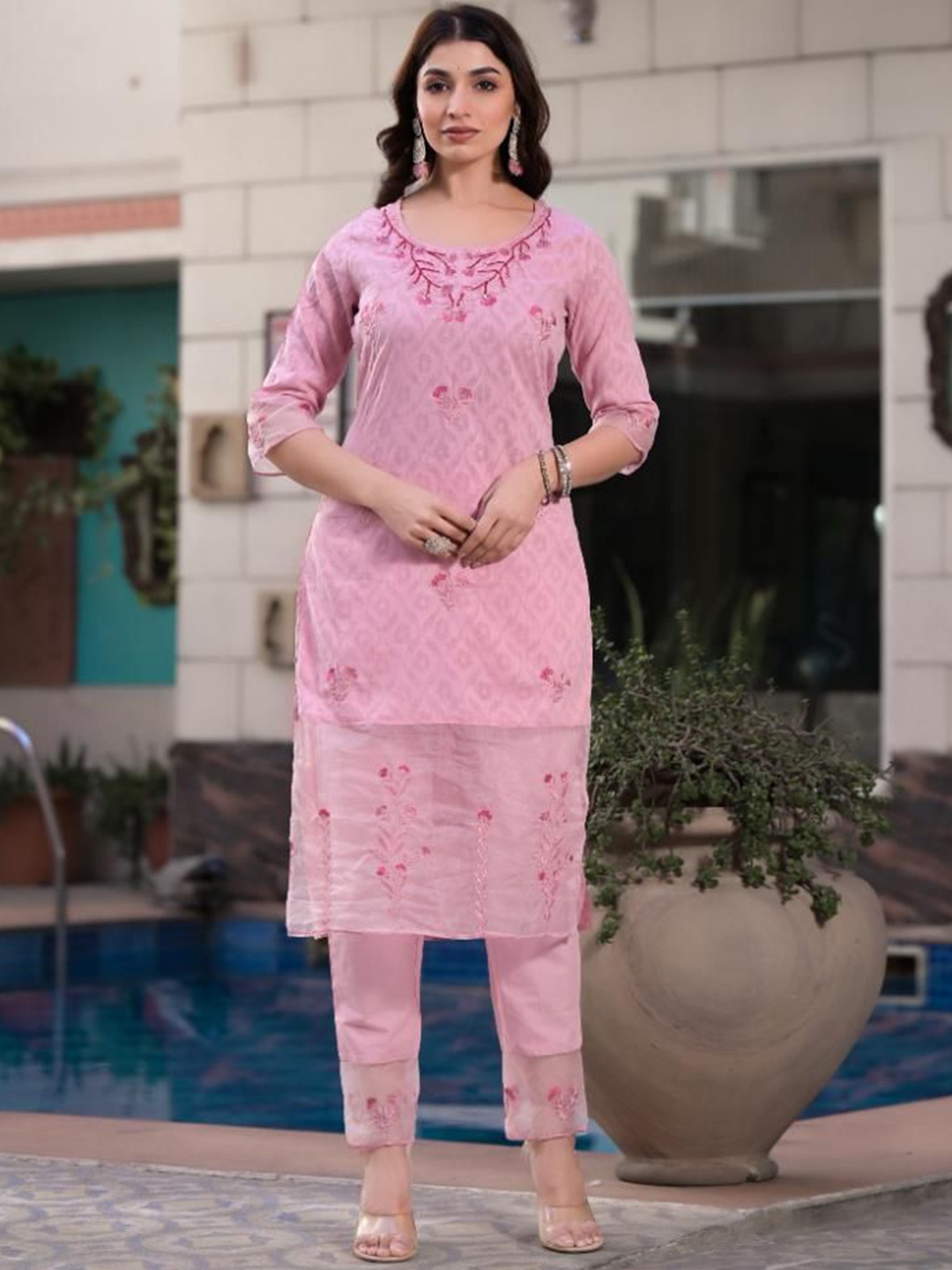 

FLAVIA CREATION Ethnic Motifs Printed Kurta with Trousers & Dupatta, Pink