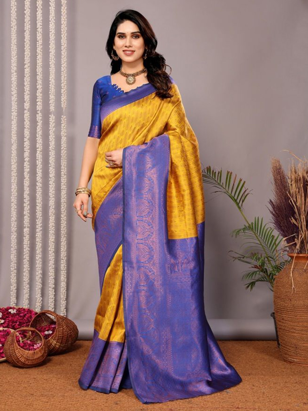 

RASVRITI Woven Design Zari Banarasi Saree, Yellow