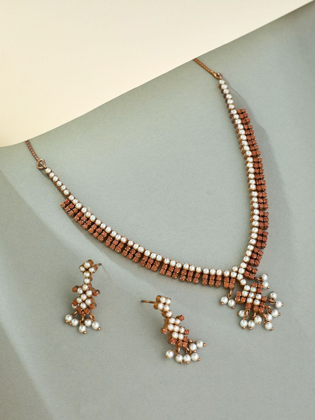 

Yinara Gold-Plated Pearls Necklace & Earrings