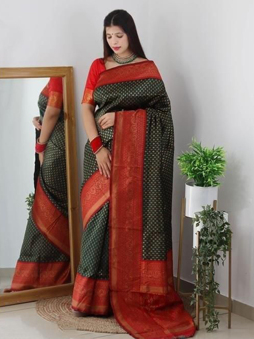 

Fashion Booms Woven Design Zari Pure Silk Banarasi Saree, Green