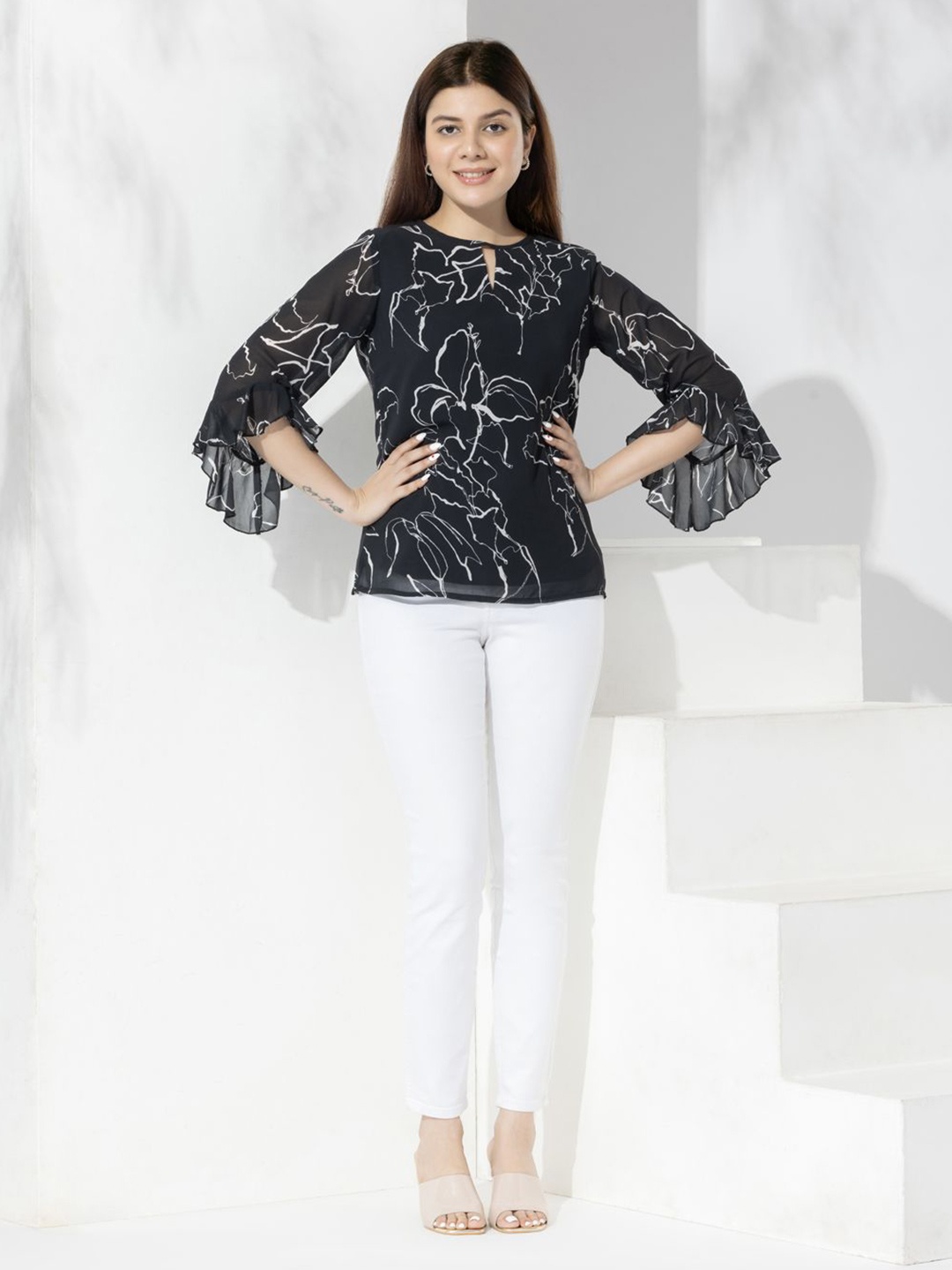 

Aumbe Print Bell Sleeve Velvet Top, Black