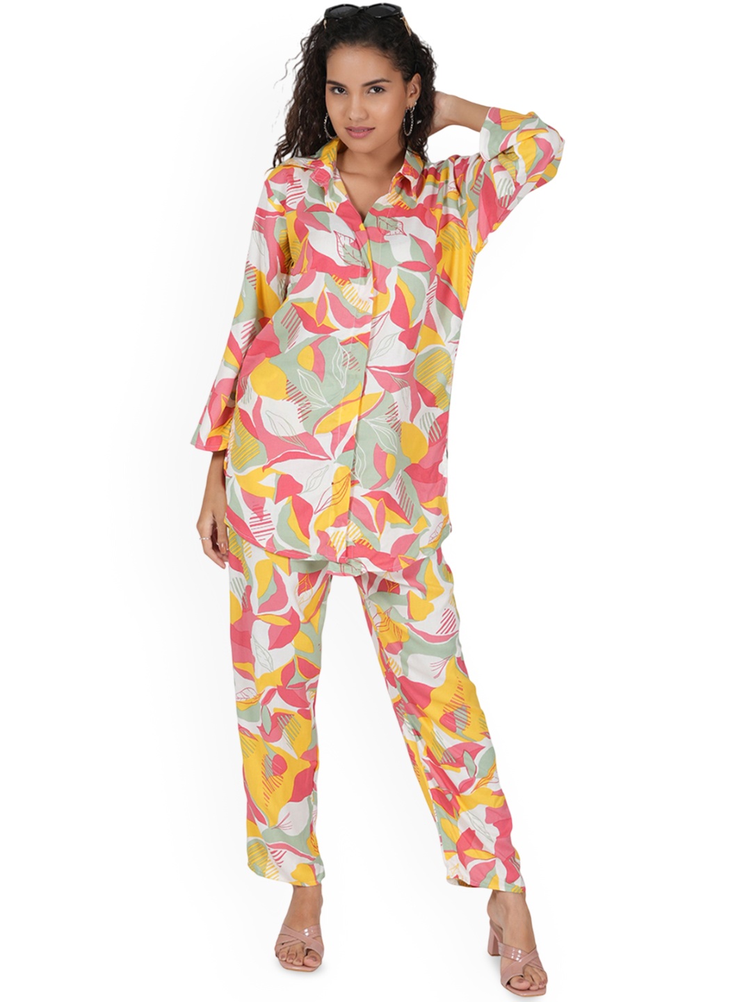 

Style Shoes Printed Three-Quarter Top With Trouser Co-Ords, Yellow