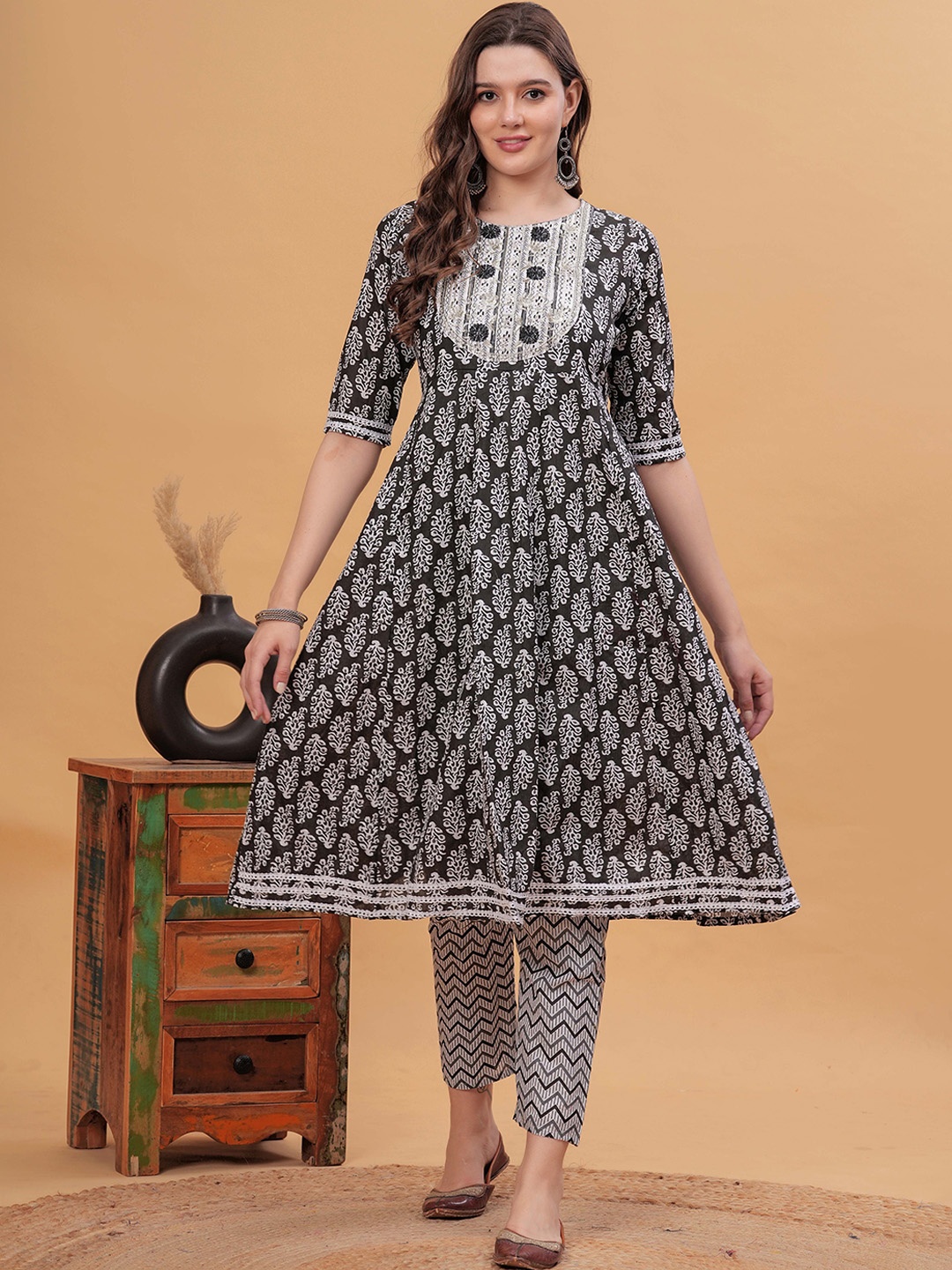 

kipek Floral Printed Pure Cotton Anarkali Kurta With Trousers & Dupatta, Black