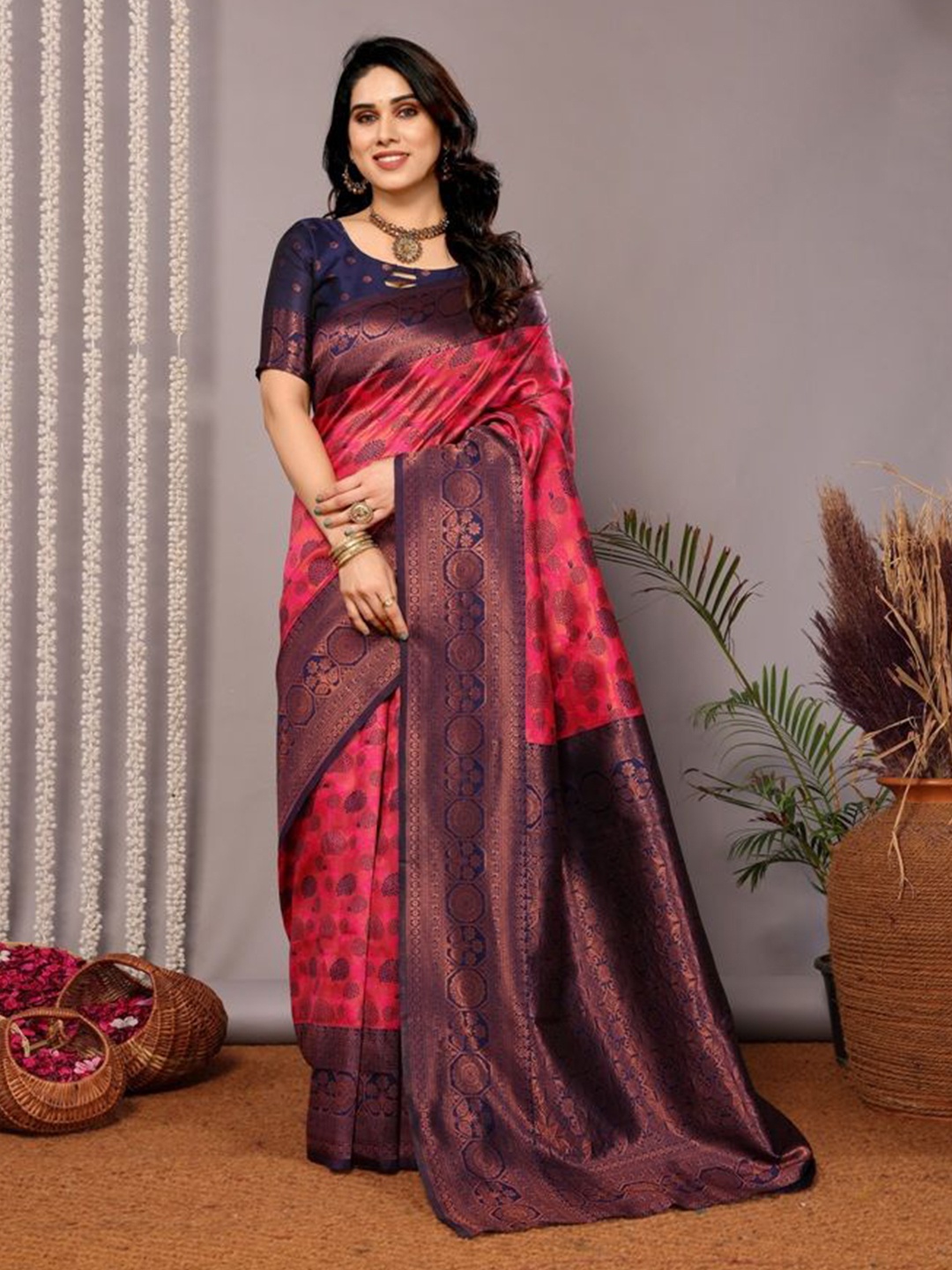 

RASVRITI Woven Design Banarasi Saree, Pink