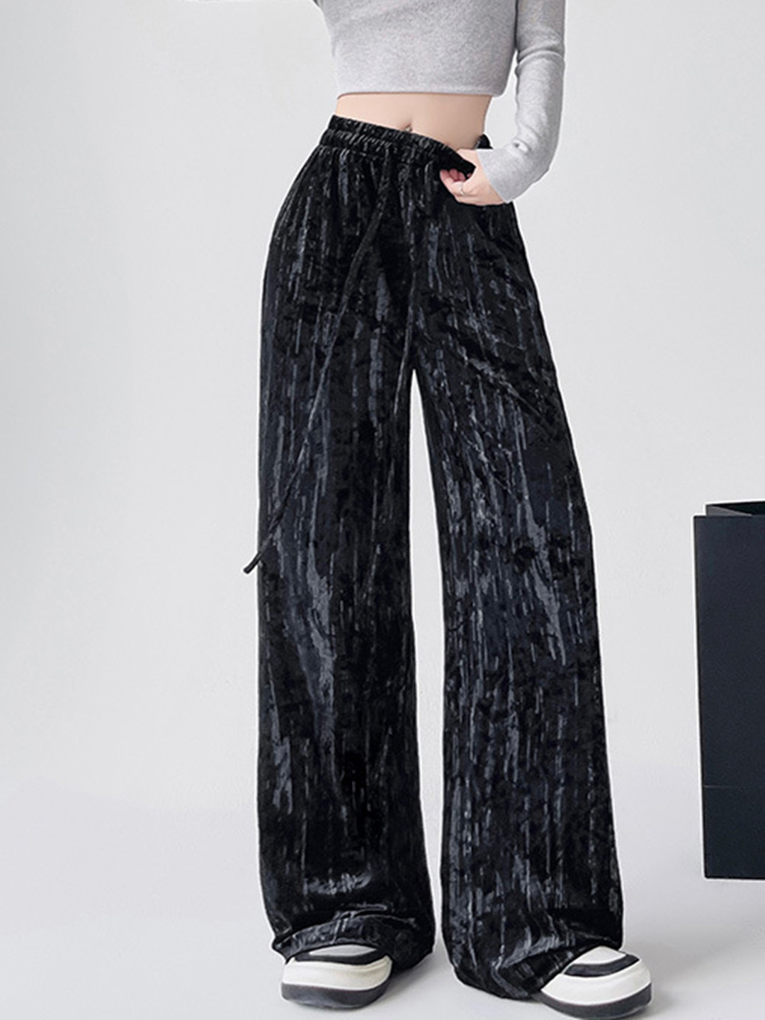 

LULU & SKY Women Printed Loose Fit High-Rise Trouser, Black