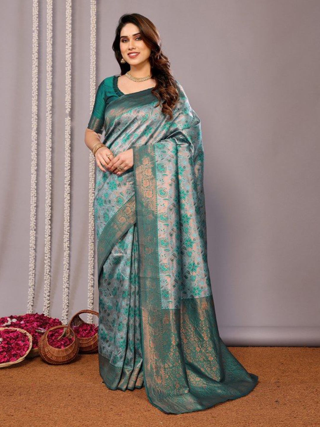 

RASVRITI Floral Woven Design Zari Banarasi Saree, Green