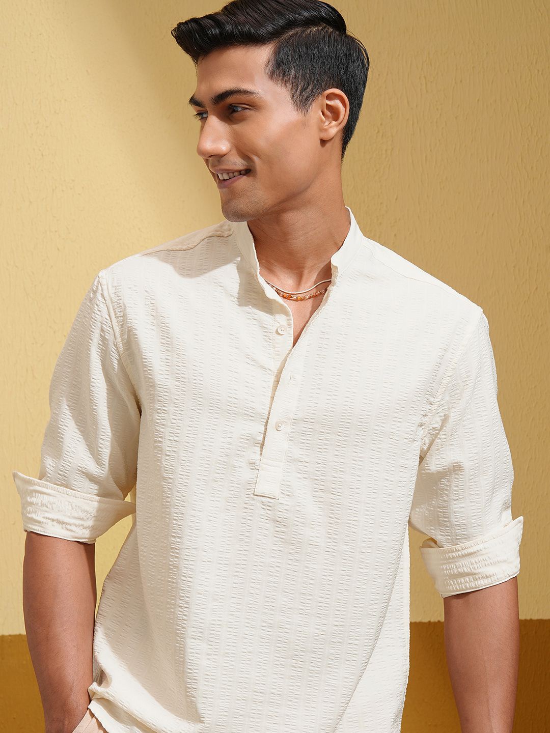 

HIGHLANDER Men Textured Relaxed Fit Cotton Casual Shirt, Off white