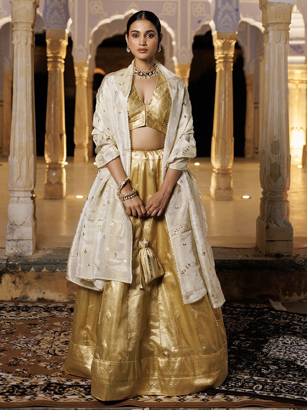 

Geroo Luxe Woven Design V-Neck Tissue Lehenga & Unstitched Blouse With Dupatta, Gold