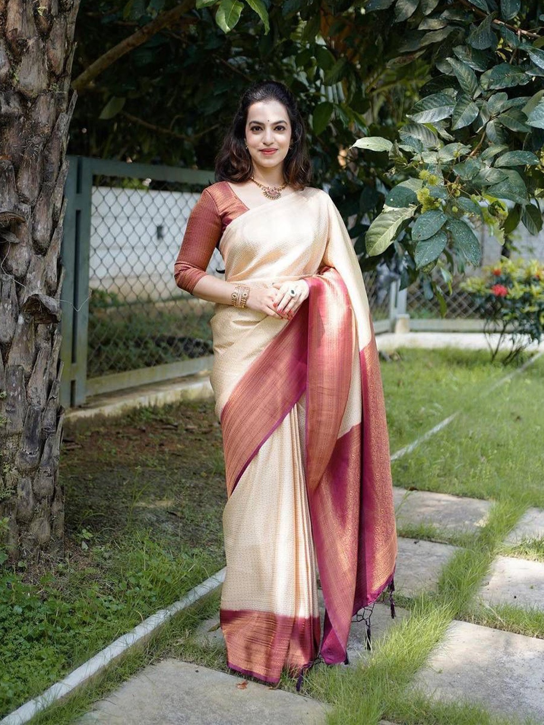 

Visit Wear Woven Design Zari Pure Silk Banarasi Saree, Cream