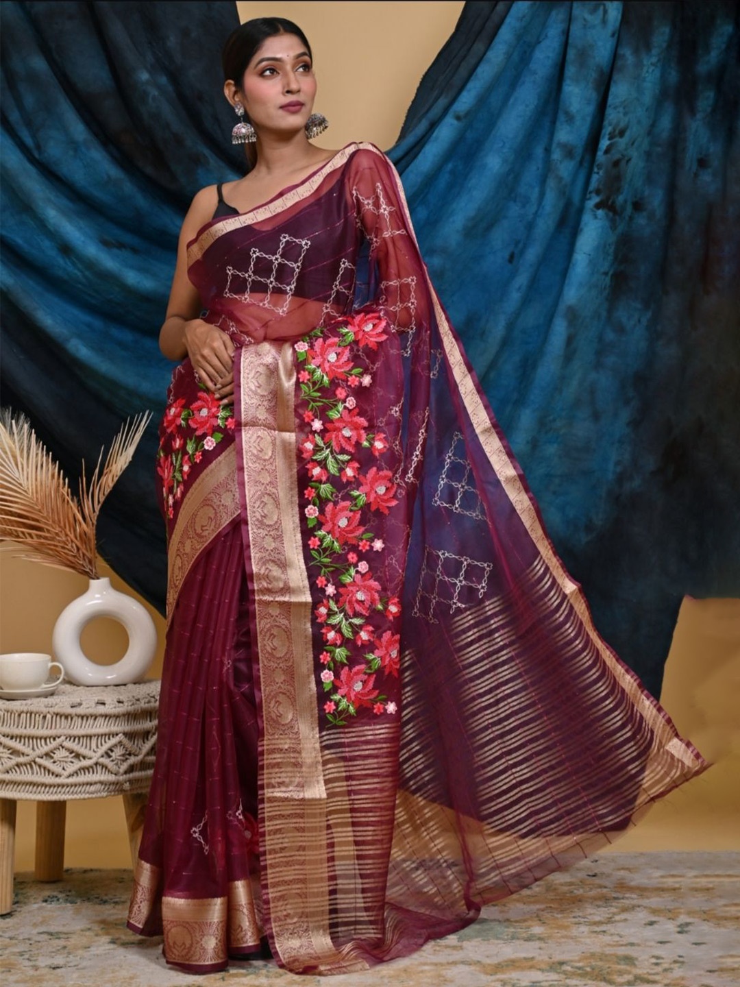 

DIVASTRI Ethnic Motifs Embroidered Organza Banarasi Saree, Purple