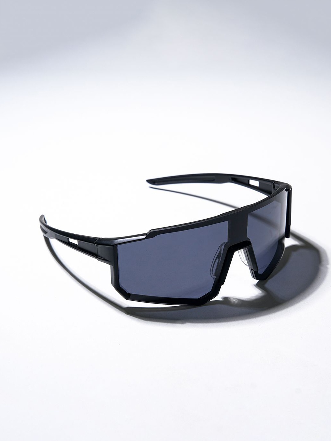 

CHOKORE Unisex Sports Sunglasses with Polarised and UV Protected Lens, Black