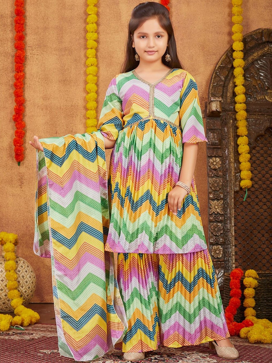 

Sangria Girls Bandhani Printed V-Neck Gotta Patti Pure Silk Kurta & Sharara With Dupatta, Green