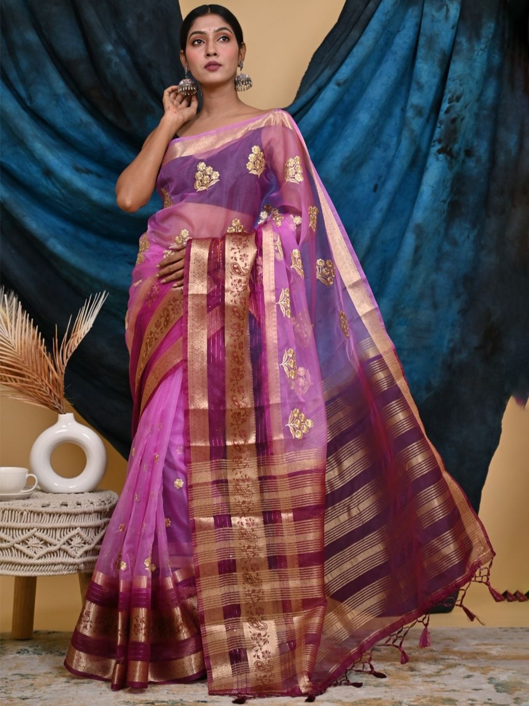 

DIVASTRI Ethnic Motifs Embroidered Organza Banarasi Saree, Magenta