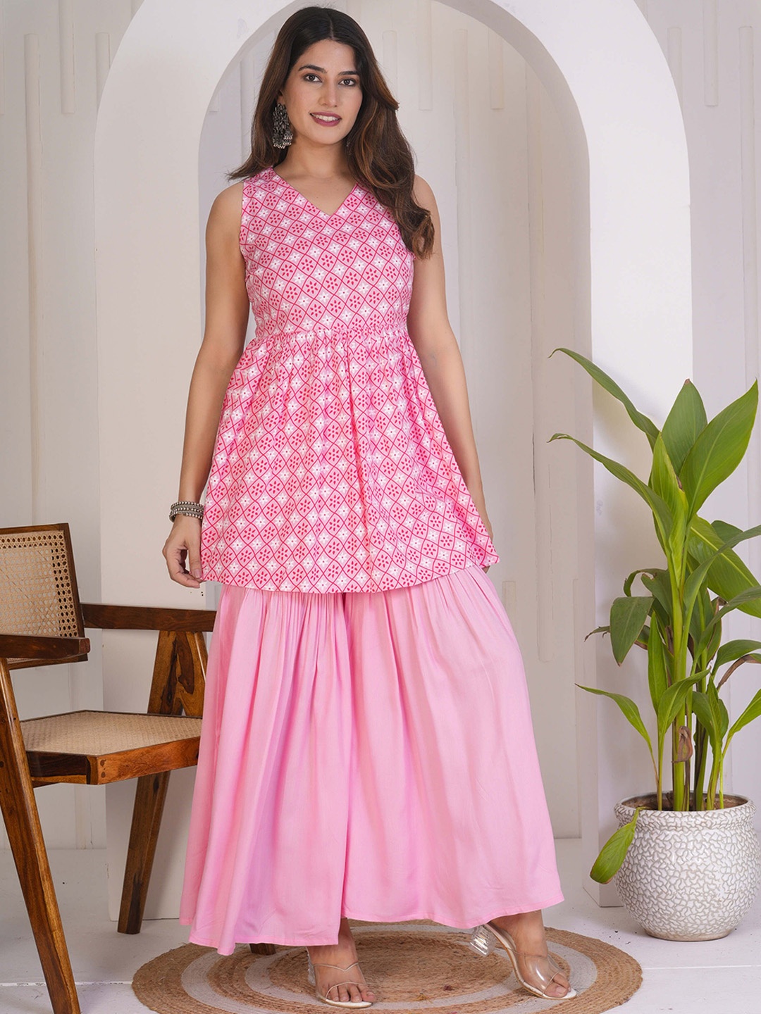 

Kamayra Floral Printed Straight Kurti With Sharara, Pink