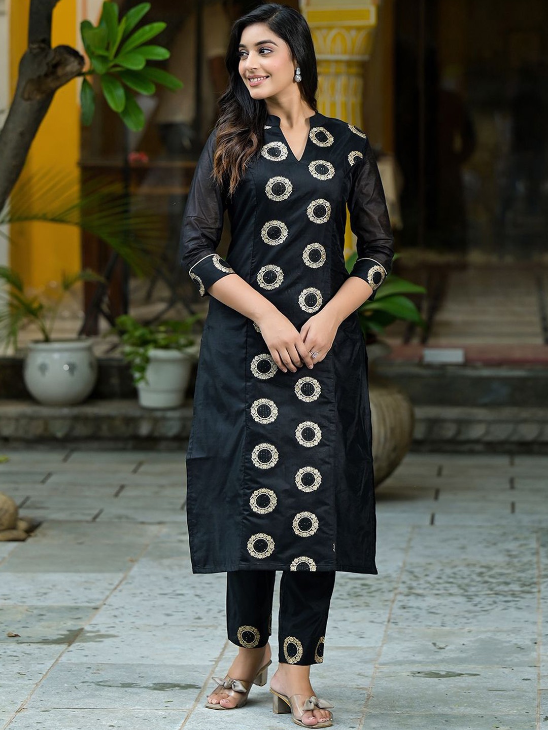 

Anouk Black Ethnic Motifs Woven Design Sequinned jacquard Chanderi Silk Kurta &Trouser