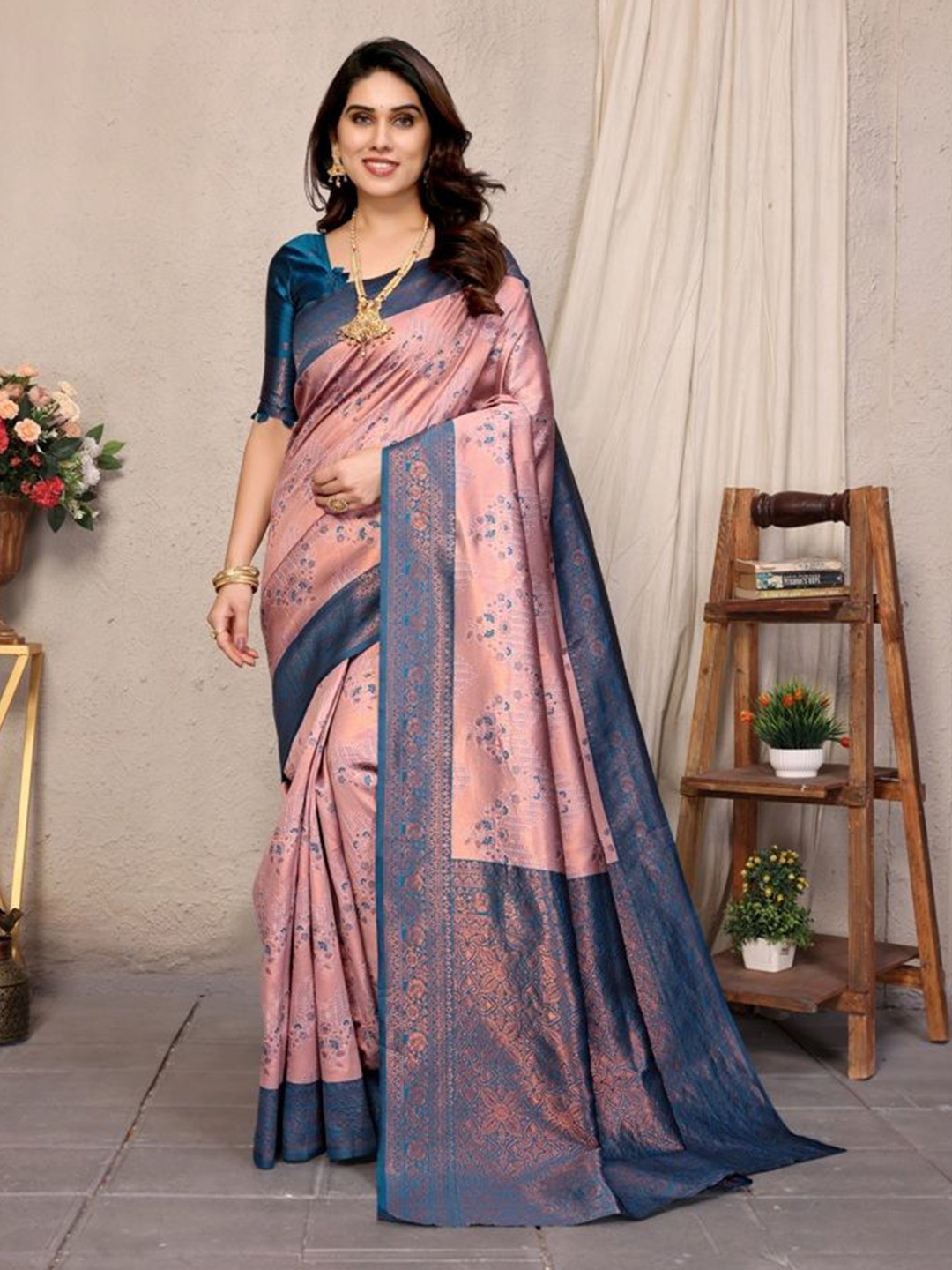 

RASVRITI Woven Design Zari Banarasi Saree, Peach