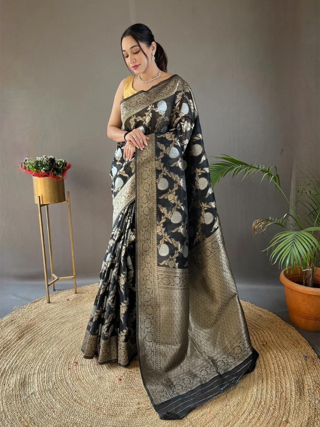 

Visit Wear Woven Design Banarasi Saree, Black