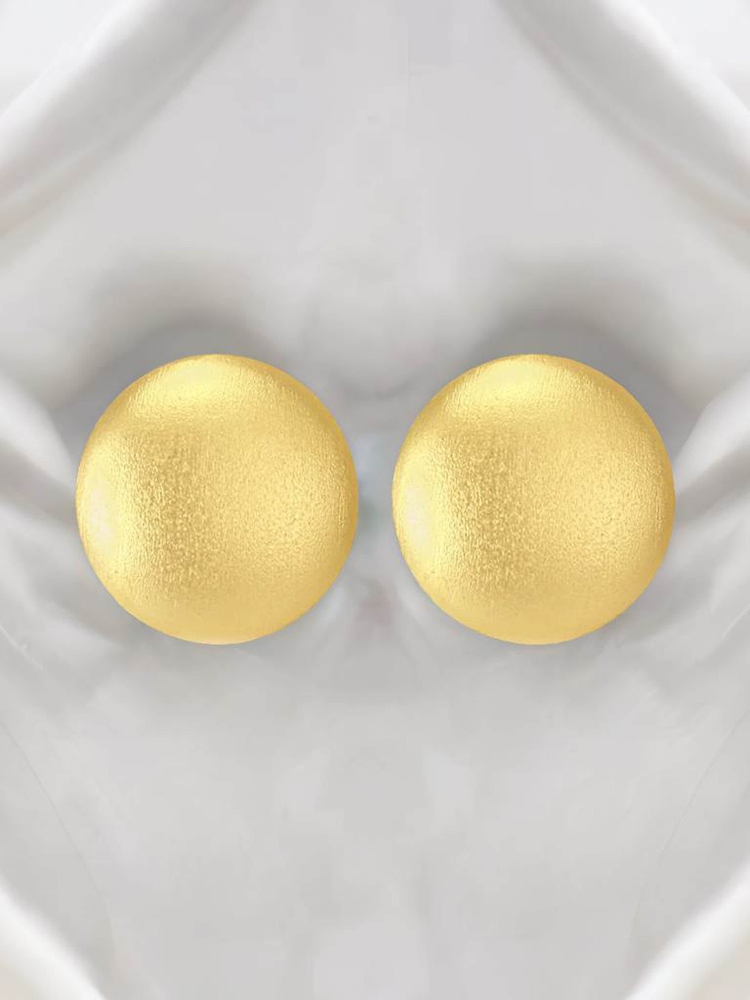 

Yinara Gold-Plated Contemporary Studs