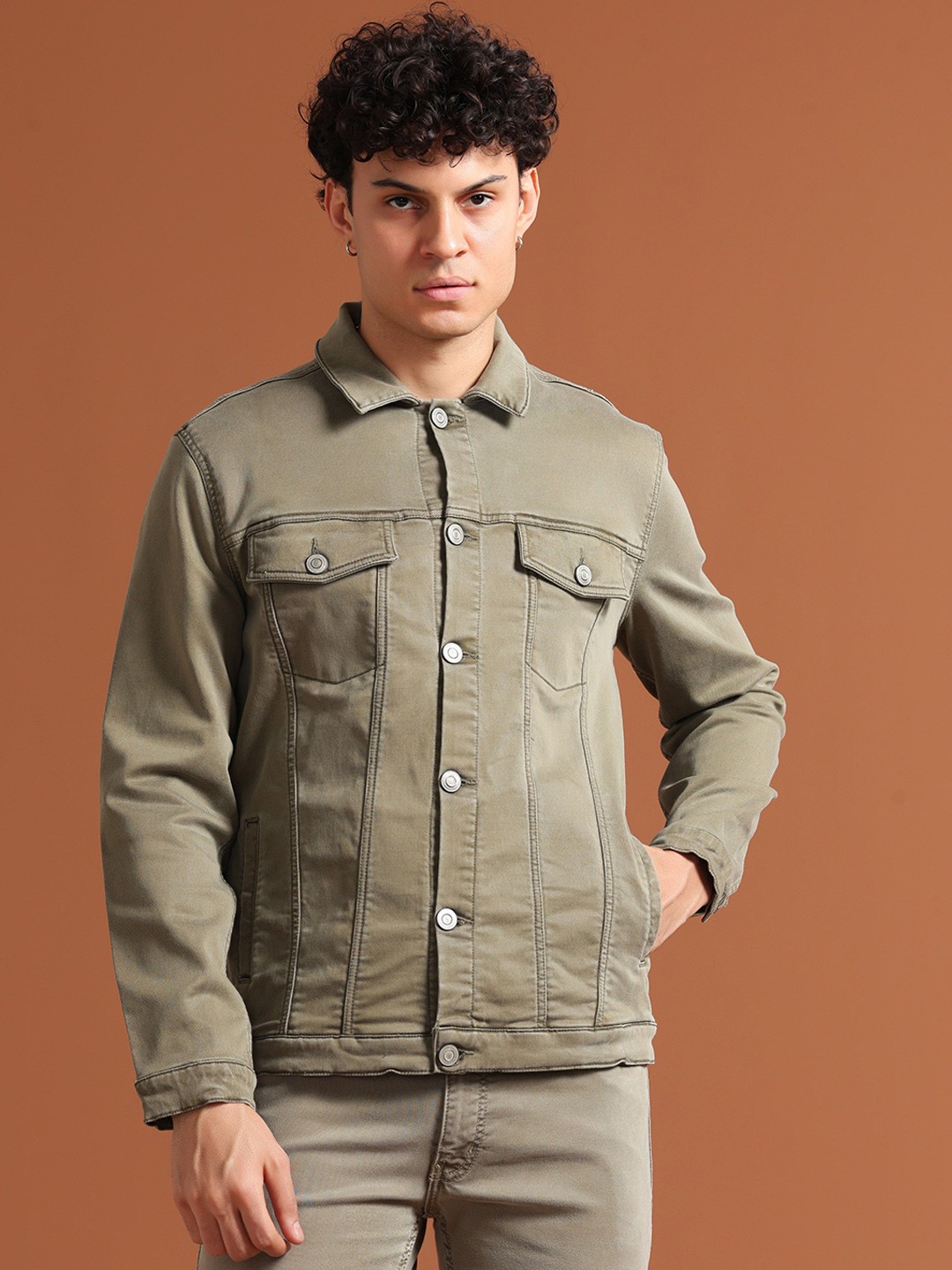

VUDU Men Solid Long Sleeves Denim Jacket, Olive