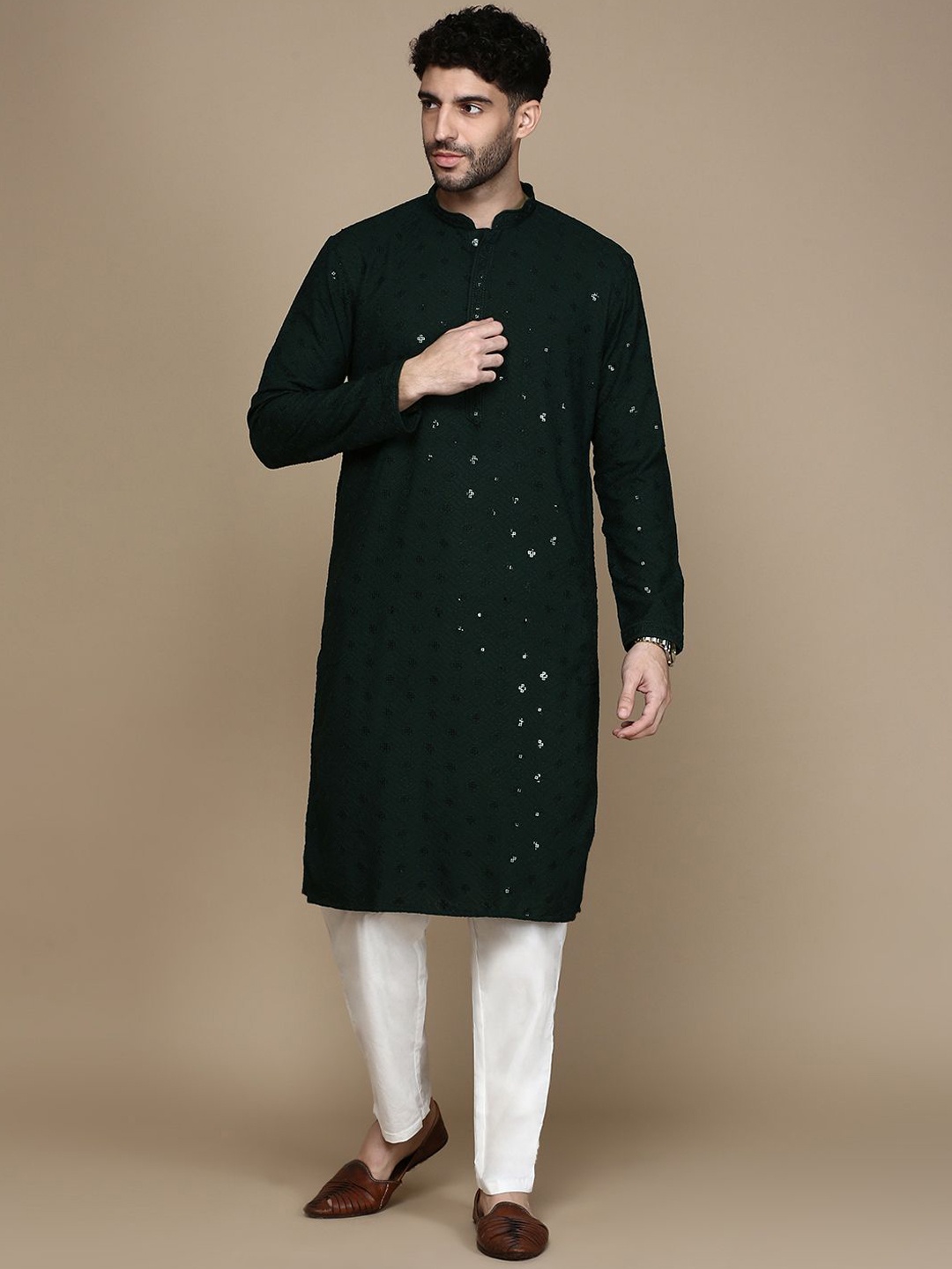 

Rishika Geometric Embroidered Mandarin Collar Long Sleeves Sequinned Straight Kurta, Green