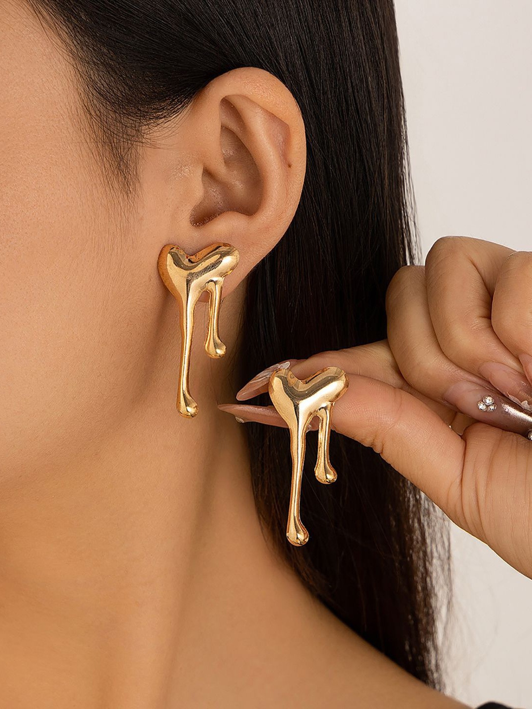 

StyleCast x Revolte Gold-Plated Heart Shaped Chunky Drop Earrings