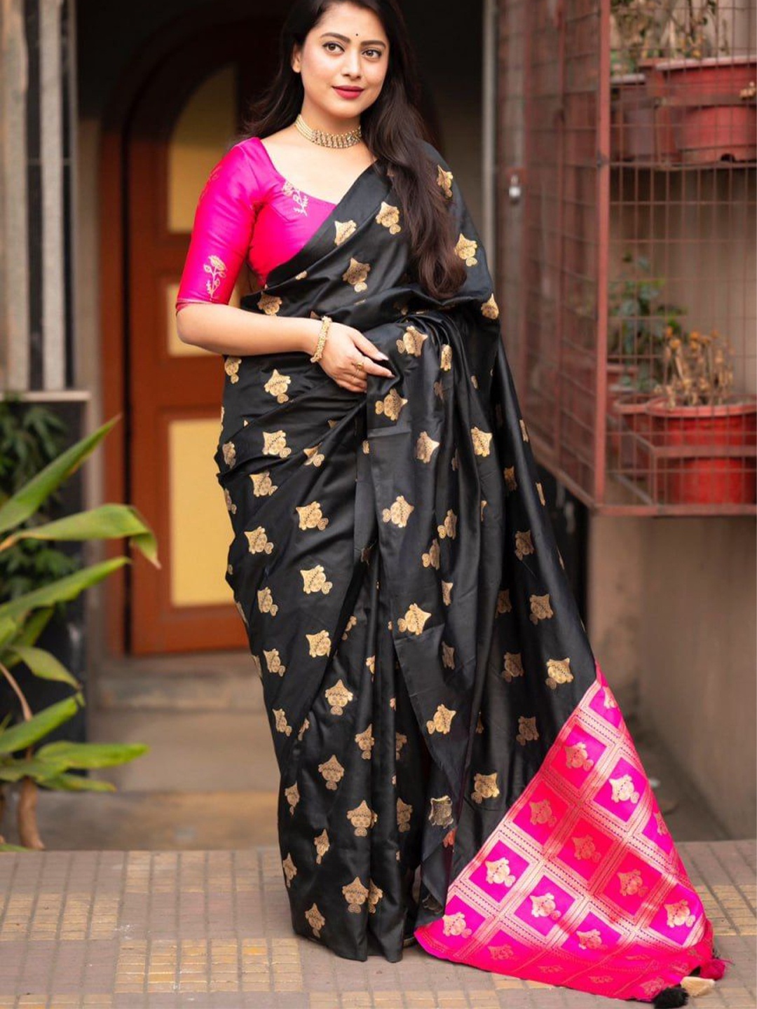 

Fashion Booms Ethnic Motifs Woven Design Zari Pure Silk Banarasi Saree, Black