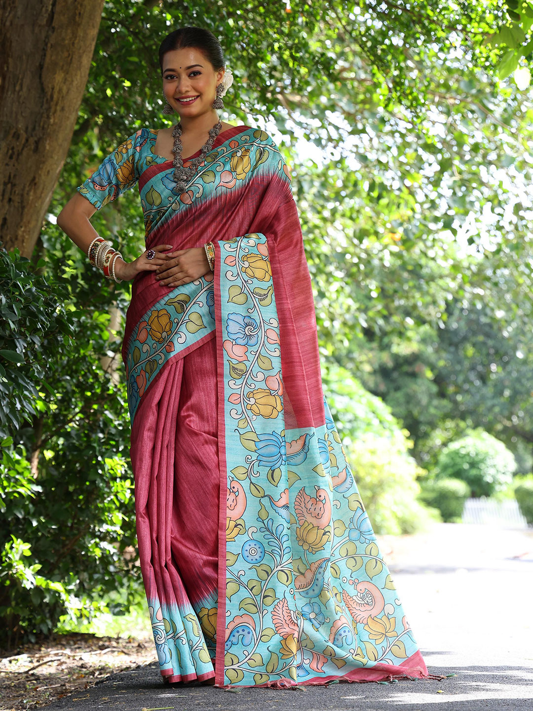 

Kandora Floral Printed Tussar Saree With Unstitched Blouse Piece, Red