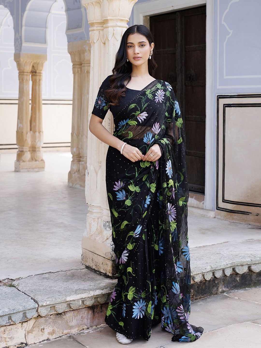 

Geroo Luxe Floral Printed Mukaish Pure Chiffon Ready to Wear Saree, Black